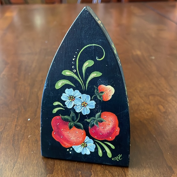 Hand painted Strawberry Wood Iron recipe card holder stand - Picture 7 of 7